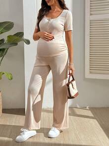 SHEIN Conjunto de maternidad de 2 piezas: Top de manga corta con cuello cuadrado y botones de unicolor & Pantalones de cintura elástica con ajuste relajado - Albaricoque - Ver 4