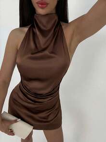 Aloruh 极简露背系带褶皱杏色迷你连衣裙（女款） - 棕色 - 查看 4