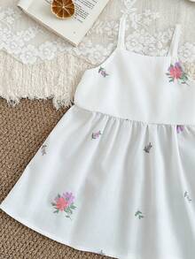 SHEIN Vestido casual de niña pequeña con bordado floral en los tirantes, cómodo y suave, adecuado para salidas de primavera/verano, regalo - Blanco - Ver 5