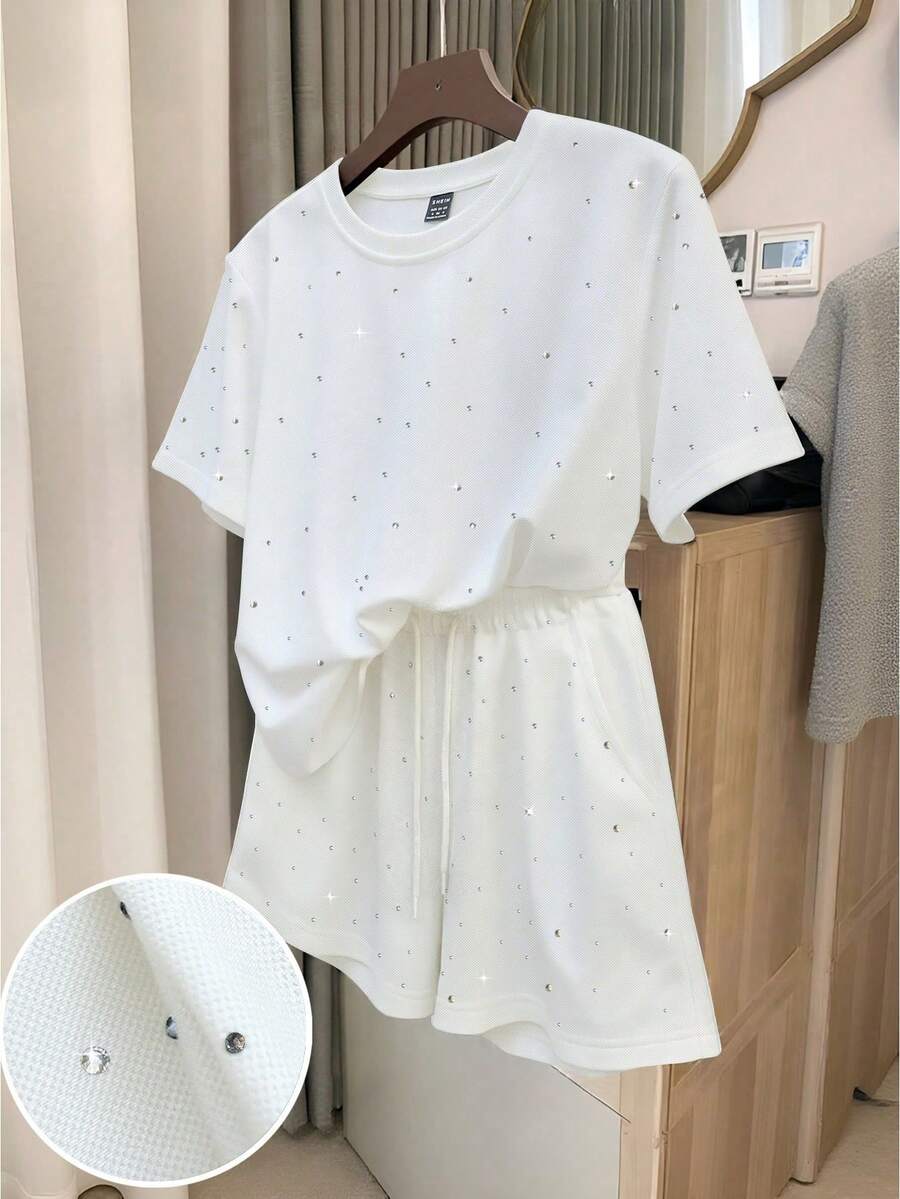 Everyssa 2件套女士水钻装饰圆领短袖T恤和短裤休闲装 - 白色 - 查看 1