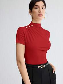 BizChic Áo thun ôm dáng màu đỏ, vai nhún, đính cúc kim loại, đa năng cho mùa xuân/hè, phù hợp cho Lễ Phục Sinh, Ngày Thánh Patrick, đi làm, mặc hàng ngày, phong cách thường ngày, lãng mạn, retro thập niên 90, dự tiệc, đi biển, lễ tốt nghiệp, kỳ nghỉ, dự đám cưới, ăn sáng muộn, ở sân bay. - Đỏ - Xem 3