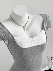 Elamini Camiseta ajustada de moda con lazo y encaje de contraste para mujer - Gris - Ver 5