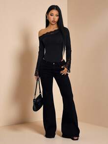 SHEIN PETITE 1 bộ đồ liền thân nữ màu đen trơn, gợi cảm và thanh lịch, thiết kế bất đối xứng, phối ren, tay dài xòe, thích hợp mặc nhiều lớp vào mùa thu/đông, chất liệu dệt kim ấm áp và quyến rũ, phù hợp cho đi chơi, hẹn hò lãng mạn hoặc dự tiệc. - màu đen - Xem 4