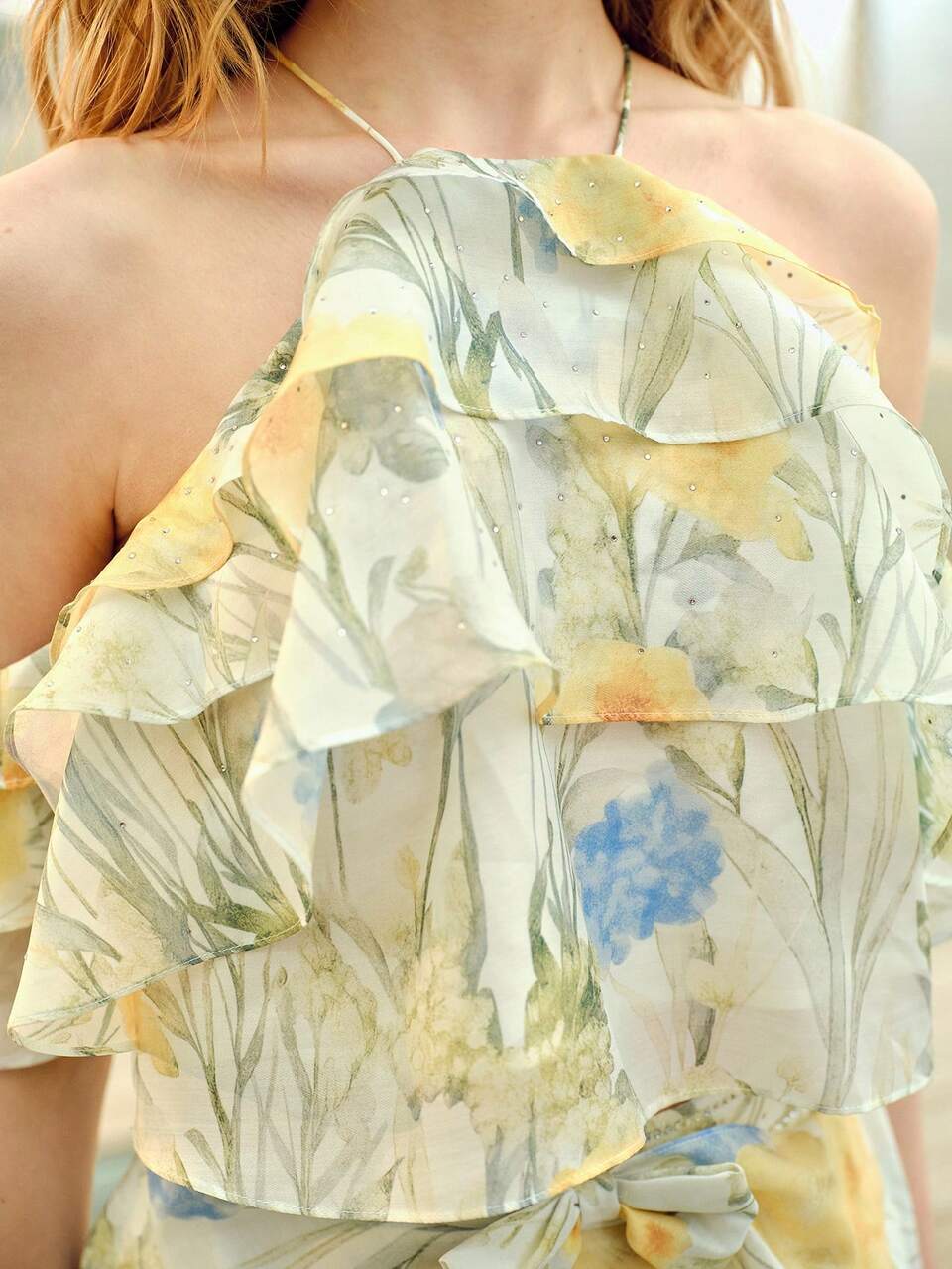 MOTF WOMEN'S FLORAL PRINT LAYERED RUFFLED COLD SHOULDER ROMANTIC CROP TOP, SPRING/SUMMER