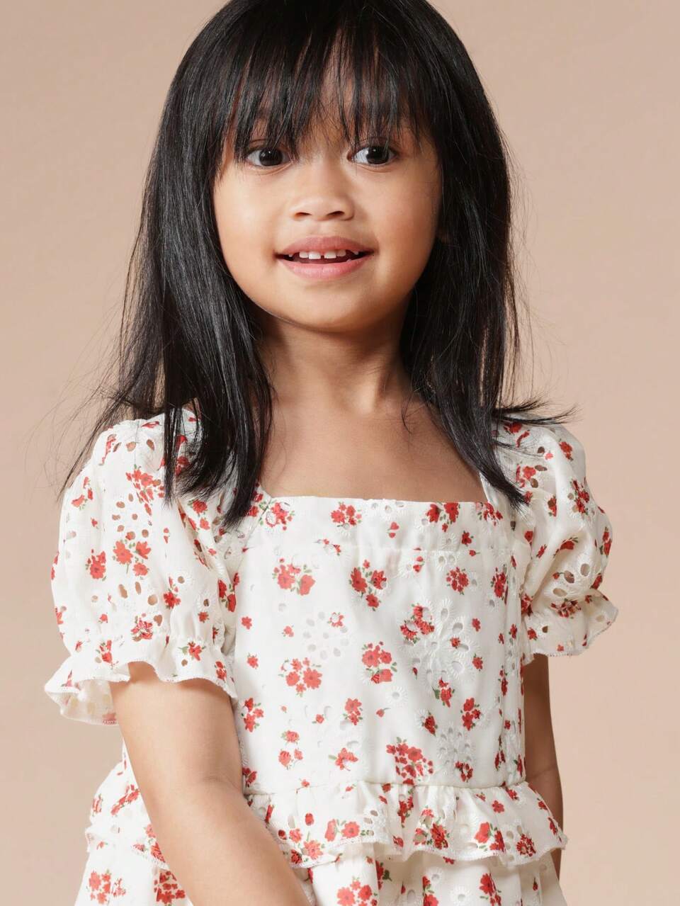 Vestido curto floral com decote quadrado e mangas bufantes