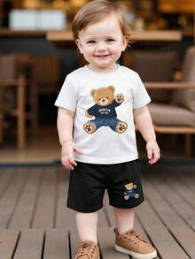 SHEIN Playful Pals 男婴夏季两件套，圆领短袖卡通熊印花T恤搭配黑色短裤，可爱时尚，适合夏季户外穿着，简约户外运动和街头风格。 - 彩色 - 查看 3