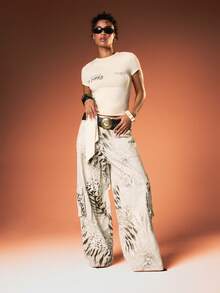 MISSGUIDED Áo thun ngắn tay cổ tròn ôm sát Brooklyn 1992 với chi tiết thắt nút, hoàn hảo cho trang phục thường ngày mùa xuân hè. - Màu be - Xem 4