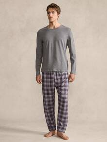 Manfinity Underwear&Sleepwear Basics 男士休闲家居服套装，包括灰色圆领短袖上衣和格子裤，简约舒适，适合居家放松。 - 灰色 - 查看 1