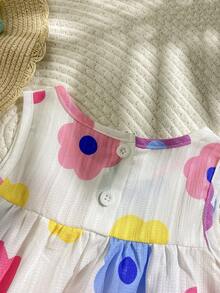 SHEIN Playful Pals 女婴白色纯色提花纹理面料圆领无袖露脐褶皱背心，饰以彩色波点印花，搭配粉色弹力腰舒适简约短裤，休闲度假装扮，春夏皆宜。 - 玫紅色 - 查看 3