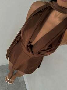 Glamine Vestido mini de fiesta con escote en V y espalda descubierta de satén elástico para mujer - Marrón - Ver 6