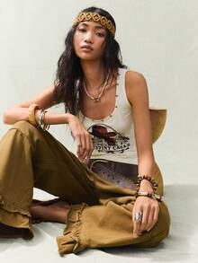 SoleilVie 女士常规版型吊带背心，修身弹力针织面料。正面印有复古波西米亚风图案的西部牛仔背心，适合女性穿着。款式包括：牛仔上衣、牛仔竞技上衣、西部露脐上衣、波西米亚风背心、大地色系女装、夏季女士裤装、亚麻裤、Anthropologie 女式牛仔裤。 - 彩色 - 查看 8