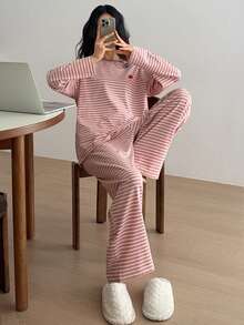 DAZY Conjunto de pijama holgado de 2 piezas con rayas y decoración de manzana linda para mujer - Rosa - Ver 4