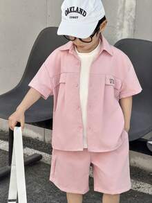 两件装小男孩休闲街头日韩涂鸦运动宽松印花衬衫短裤套装。适合家庭度假、聚会、上学、节日和运动。春夏季节穿着。 - 藕粉色 - 查看 8