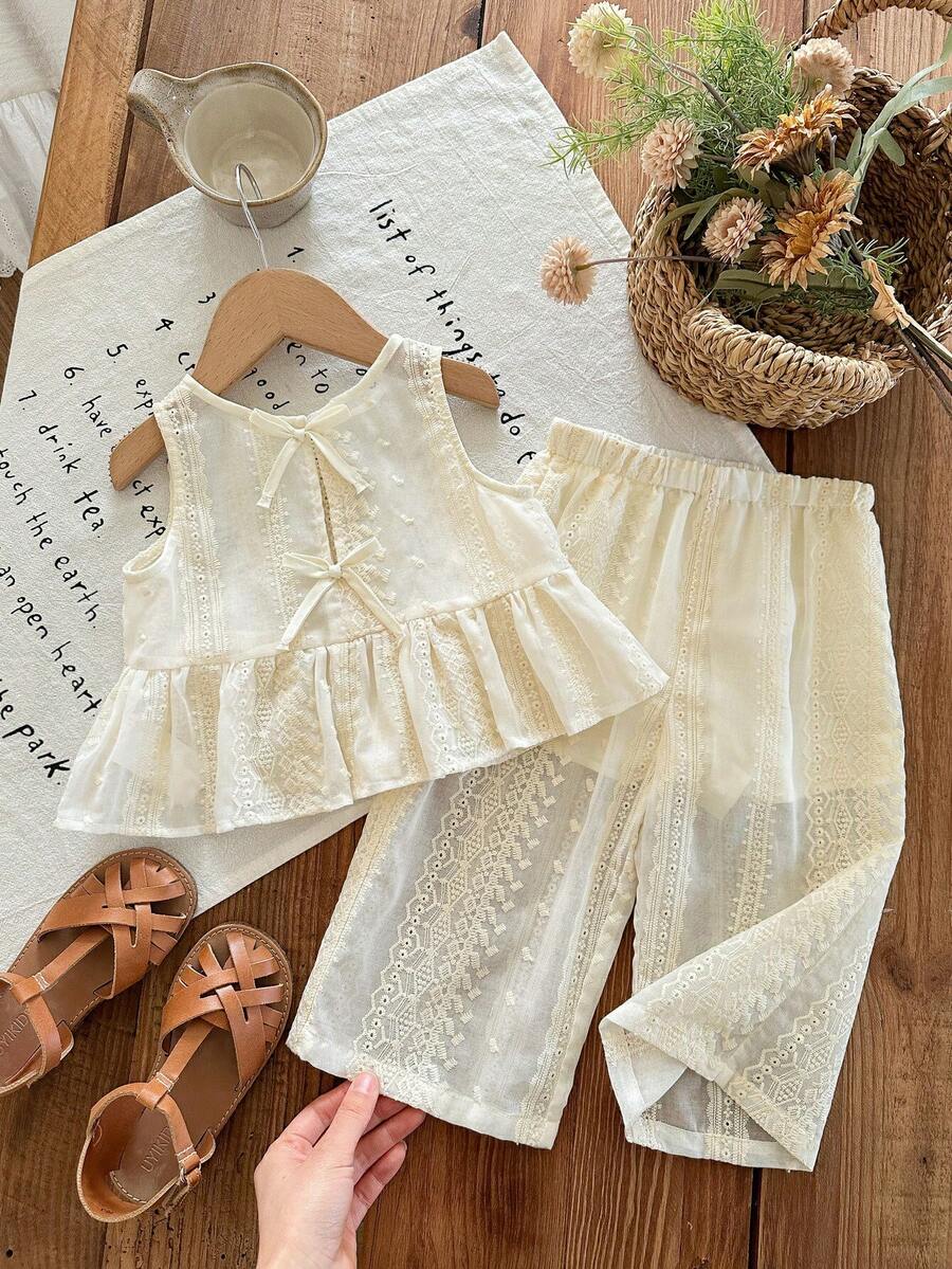 SHEIN 女婴可爱夏季休闲杏色刺绣图案背心和裤子套装 - 白色 - 查看 1