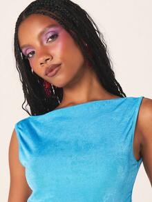 MISSGUIDED Sleeveless Crew Neck Twist Back Crop Top With Open Back Detail Perfect For Summer Casual Wear And Party Outfits - Blue - View 5