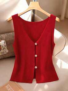 SHEIN Franclia Áo vest dệt kim cổ chữ V màu đỏ đậm kiểu vintage mới, thích hợp mặc đi làm, phối đồ nhiều lớp. Thiết kế cổ chữ V sâu nổi bật với cúc cài, họa tiết gân dọc, kiểu dáng tối giản nhưng vẫn thanh lịch. Chất liệu dệt kim cao cấp, mềm mại và thân thiện với da, nhẹ và không gây khó chịu. Kiểu dáng thoải mái, thanh lịch, thích hợp cho đi làm, hẹn hò, mặc thường ngày. Áo vest dệt kim màu tối cho nữ, áo dệt kim màu đỏ cho nữ, áo đỏ dễ thương. - Đỏ - Xem 1