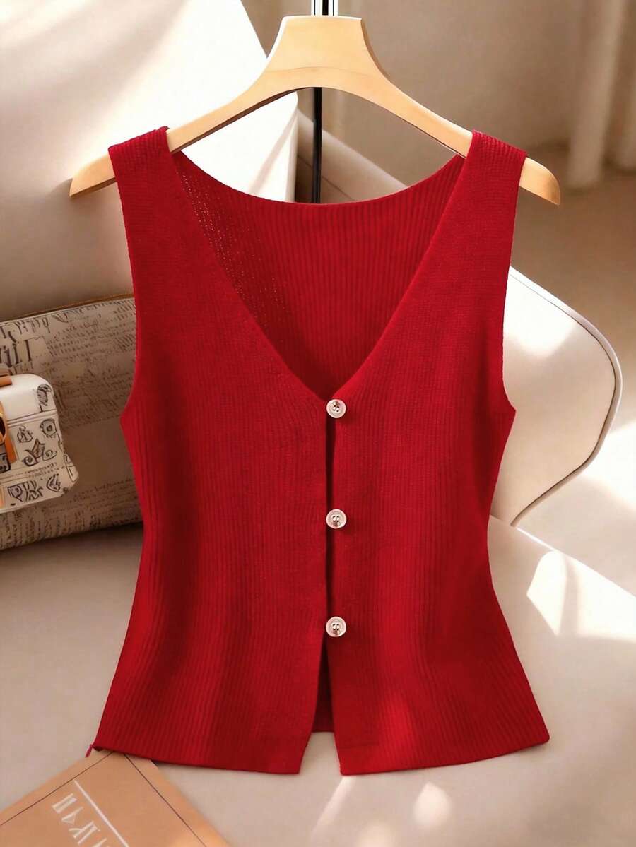 SHEIN Franclia Áo vest dệt kim cổ chữ V màu đỏ đậm kiểu vintage mới, thích hợp mặc đi làm, phối đồ nhiều lớp. Thiết kế cổ chữ V sâu nổi bật với cúc cài, họa tiết gân dọc, kiểu dáng tối giản nhưng vẫn thanh lịch. Chất liệu dệt kim cao cấp, mềm mại và thân thiện với da, nhẹ và không gây khó chịu. Kiểu dáng thoải mái, thanh lịch, thích hợp cho đi làm, hẹn hò, mặc thường ngày. Áo vest dệt kim màu tối cho nữ, áo dệt kim màu đỏ cho nữ, áo đỏ dễ thương. - Đỏ - Xem 1