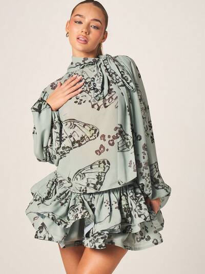 MISSGUIDED フリルディテールのバタフライプリントシフォンツーピースコーデセット