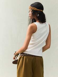 SoleilVie 女士常规版型吊带背心，修身弹力针织面料。正面印有复古波西米亚风图案的西部牛仔背心，适合女性穿着。款式包括：牛仔上衣、牛仔竞技上衣、西部露脐上衣、波西米亚风背心、大地色系女装、夏季女士裤装、亚麻裤、Anthropologie 女式牛仔裤。 - 彩色 - 查看 2