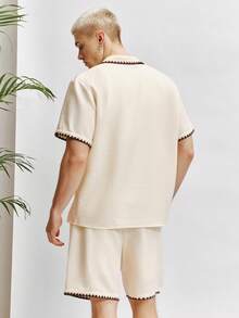TOKVUE Bộ áo sơ mi ngắn tay và quần short in hình cây cọ dành cho nam, thích hợp cho kỳ nghỉ. - Màu be - Xem 2