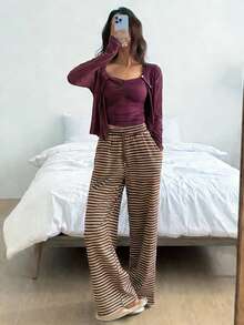 DAZY 3件組女款居家休閒套裝，純色開襟衫、細肩帶背心與條紋長褲，春季睡衣 - 紫色 - 查看 5