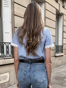 Pariaura 法式优雅女士衬衫，采用描棉条纹面料，撞色领花，领口饰有荷叶边。适合日常休闲穿着、通勤和休闲活动。 - 彩色 - 查看 2