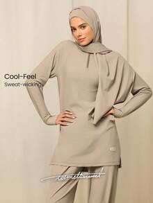 GLOWMODE Áo nỉ dáng rộng X Reem Modest Cool Flow thoáng mát, nhanh khô, chống nắng, có lỗ xỏ ngón tay, xẻ tà bên hông, khóa kéo ¼, thích hợp cho tập luyện, chạy bộ, tập gym, studio và hoạt động hàng ngày. - Màu Khaki - Xem 1