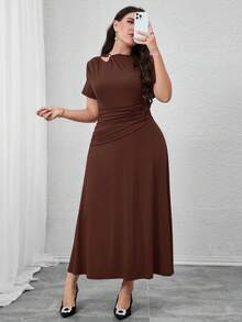 Modelyn Plus Size Women's Solid Color Cutout Shoulder Ruched Short Sleeve Casual Dress - Coffee Brown - View 4