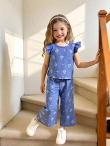 Elladie kids 女童春夏休闲简约韩版两件套。采用编织花卉印花纹理面料。白色无袖圆领上衣，后背纽扣开襟设计，搭配同色系休闲裤。适合年轻女孩，韩版简约风格，可爱又淑女，适合日常、上学、外出、度假等休闲场合穿着。春夏套装，女童服装，女童套装，女童夏季套装，女童配套套装。夏季服装。柔软舒适。 - 藍色 - 查看 3