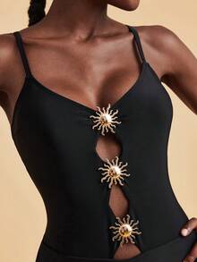 Travachic 女士纯色金属太阳装饰镂空性感吊带连体泳衣 - 黑色 - 查看 3