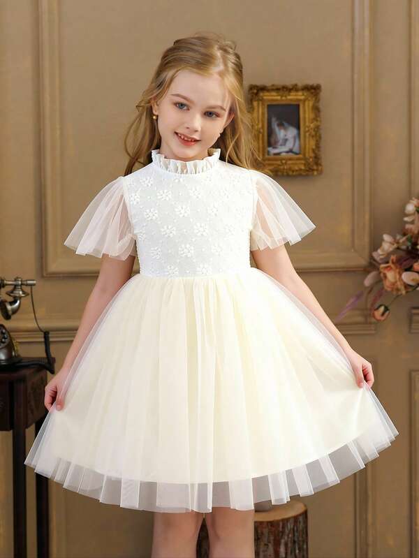 SHEIN Vestido de fiesta blanco con estilo de princesa alegre para niña, confeccionado con tela jacquard de textura suave, con cuello de volantes, mangas abullonadas con detalles de malla, falda voluminosa de varias capas, adecuado para fiestas de cumpleaños infantiles, actuaciones festivas, reuniones familiares