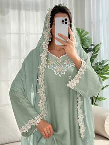 SHEIN Najma Đầm cổ tròn với miếng vá cổ áo thêu hoa, viền thêu lá và khăn trùm đầu. - màu xanh lá - Xem 2