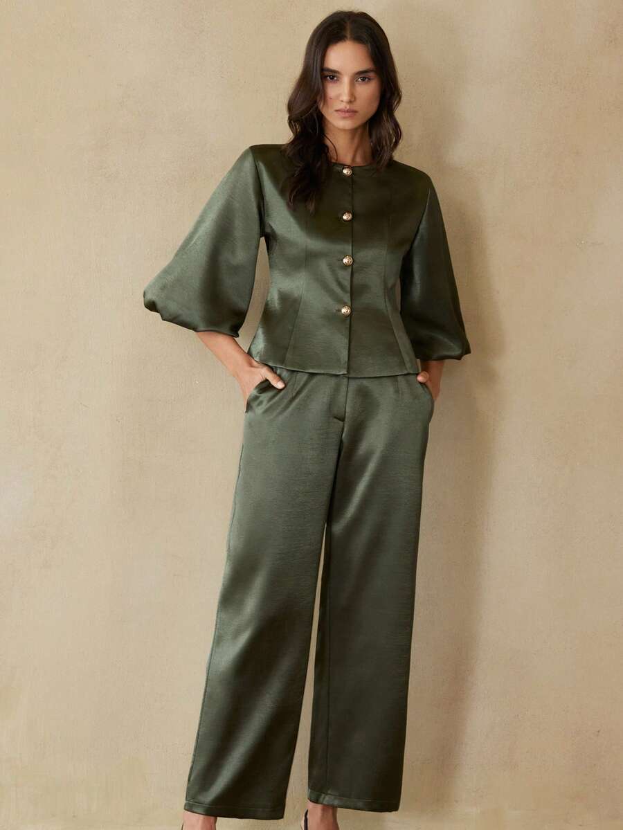 Aveloria EMERY ROSE Elegante completo da donna composto da blusa in raso lucido con maniche a palloncino e bottoni in metallo, abbinata a pantaloni a gamba dritta, adatto per l'ufficio e lo stile di vita metropolitano - Verde militare - Visualizzare 1