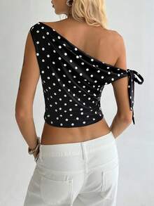 TRNVIE Blusa casual de mujer con hombros asimétricos, lunares negros, lazo y cintura elástica, ideal para vacaciones, casual, oficina o fiesta - Blanco y Negro - Ver 2