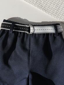 SHEIN 男宝宝三件套舒适休闲百搭日常时尚简约风套装，包括红色领短袖T恤POLO针织衫、白色条纹披肩、白色短裤及腰带，多件套制服正装，适合室内、室外、日常、运动、玩耍、派对、拍照、度假、节日、婚礼、迎婴派对、洗礼和一周岁生日庆祝等场合，春夏皆宜。 - 藍色 - 查看 5