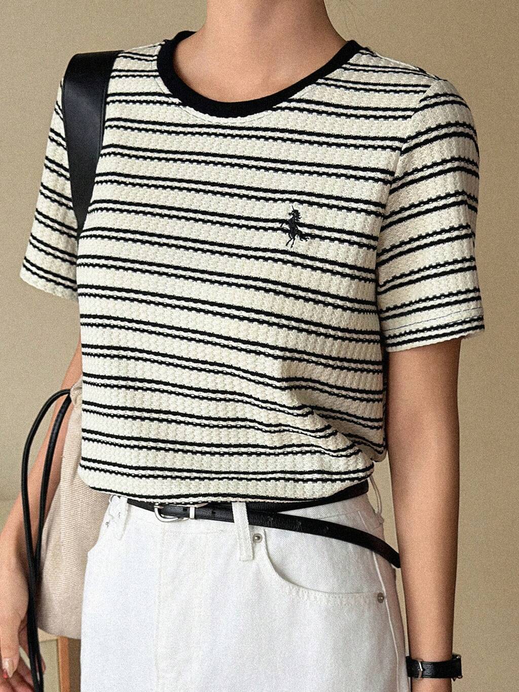 Femmes T-shirt rayé à col rond, manches courtes, ample, style urbain décontracté avec petite broderie