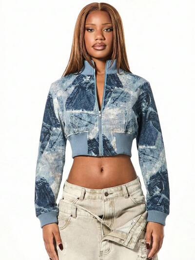 SUMWON WOMEN Veste en jean court pour femmes avec motif tie-dye camouflage, col et poignets côtelés, fermeture éclair. Streetwear pour l'automne et l'hiver
