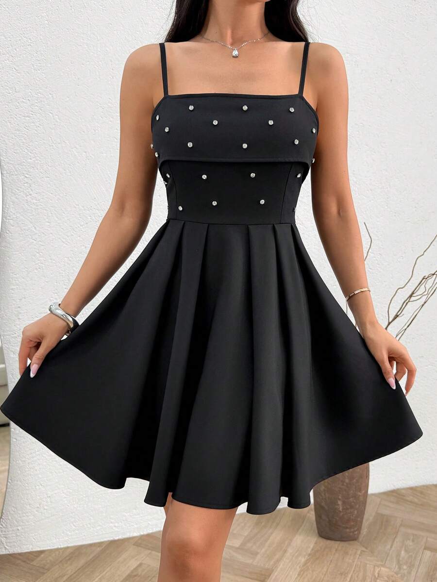 EURMUSE Robe ajustée et évasée avec bretelles spaghetti noires ornées de détails en strass, robe spécialement conçue, robe élégante - Noir - Voir 1