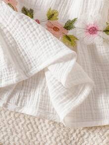SHEIN 0-12M 新生女嬰無袖純棉花卉刺繡洋裝 可愛夏季淺粉色嬰兒套裝 婚禮賓客洗禮派對服飾 - 白色 - 查看 8