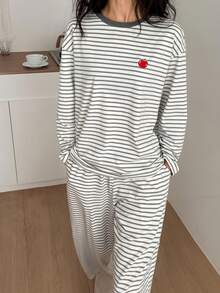 DAZY Conjunto de pijama holgado de 2 piezas con rayas y decoración de manzana linda para mujer - Gris - Ver 5