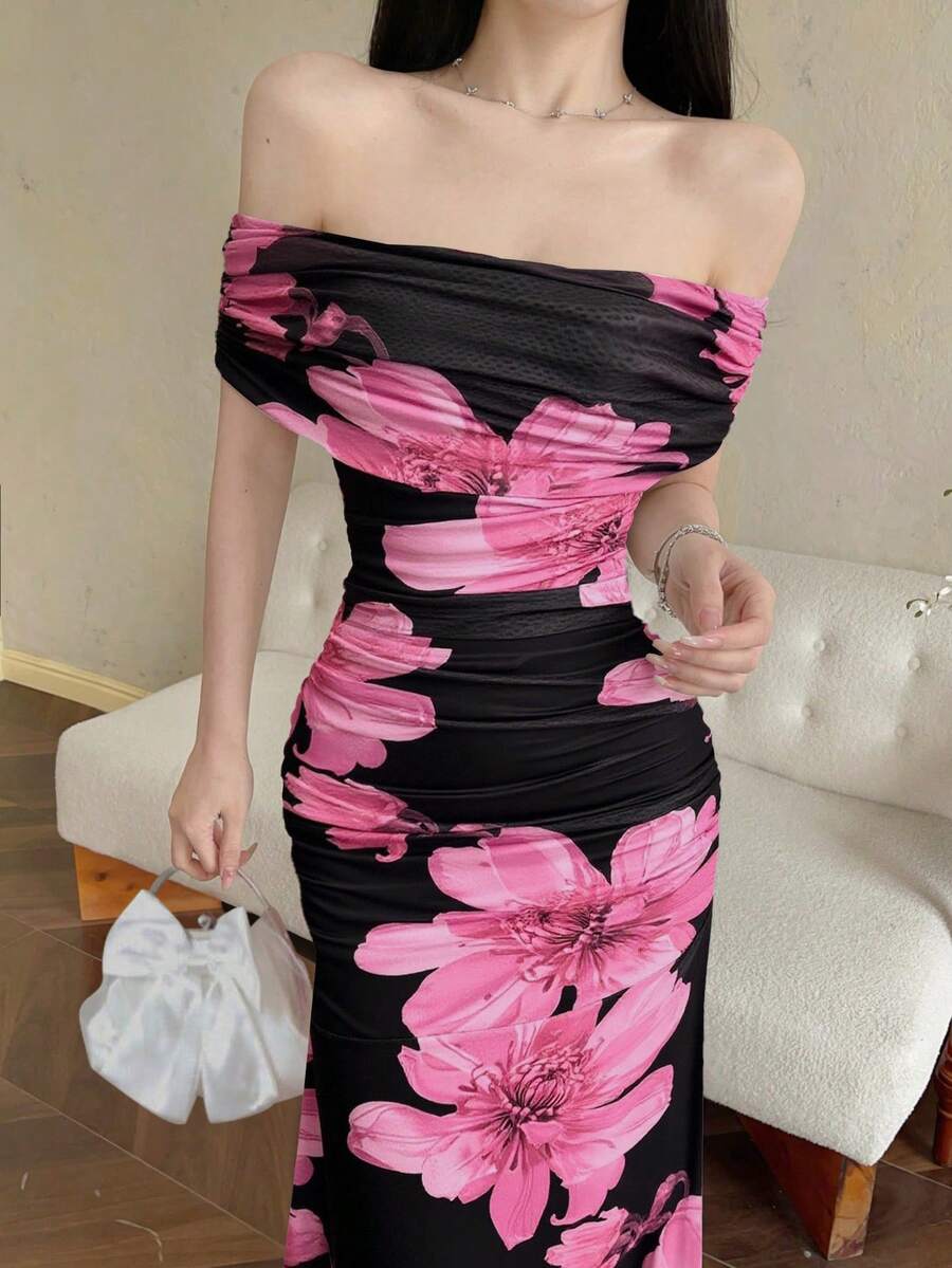 Modelyn 女士碎花印花露肩褶皱腰身优雅连衣裙,适合婚礼、约会等场合 - 黑色 - 查看 1