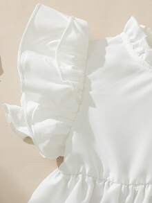 Souflis Souflis Bộ đồ mùa hè kiểu Pháp cho bé gái gồm áo trắng cổ tàu tay ngắn phối cùng quần short denim đa năng, ngọt ngào, giản dị và thời trang. Bộ đồ cho bé gái thường ngày này rất dễ thương và thời trang. - Nhiều màu - Xem 5