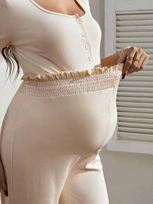 SHEIN Conjunto de maternidad de 2 piezas: Top de manga corta con cuello cuadrado y botones de unicolor & Pantalones de cintura elástica con ajuste relajado - Albaricoque - Ver 6