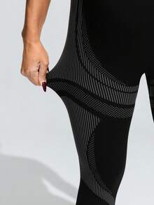SHEIN Maternity Stylish Elastic Striped Patchwork High Waist 7/8 Leggings - Black and White - View 7