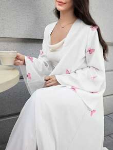 Al Najma 女士宽松蝙蝠袖阿拉伯长袍，饰有3D蝴蝶图案 - 粉色 - 查看 5