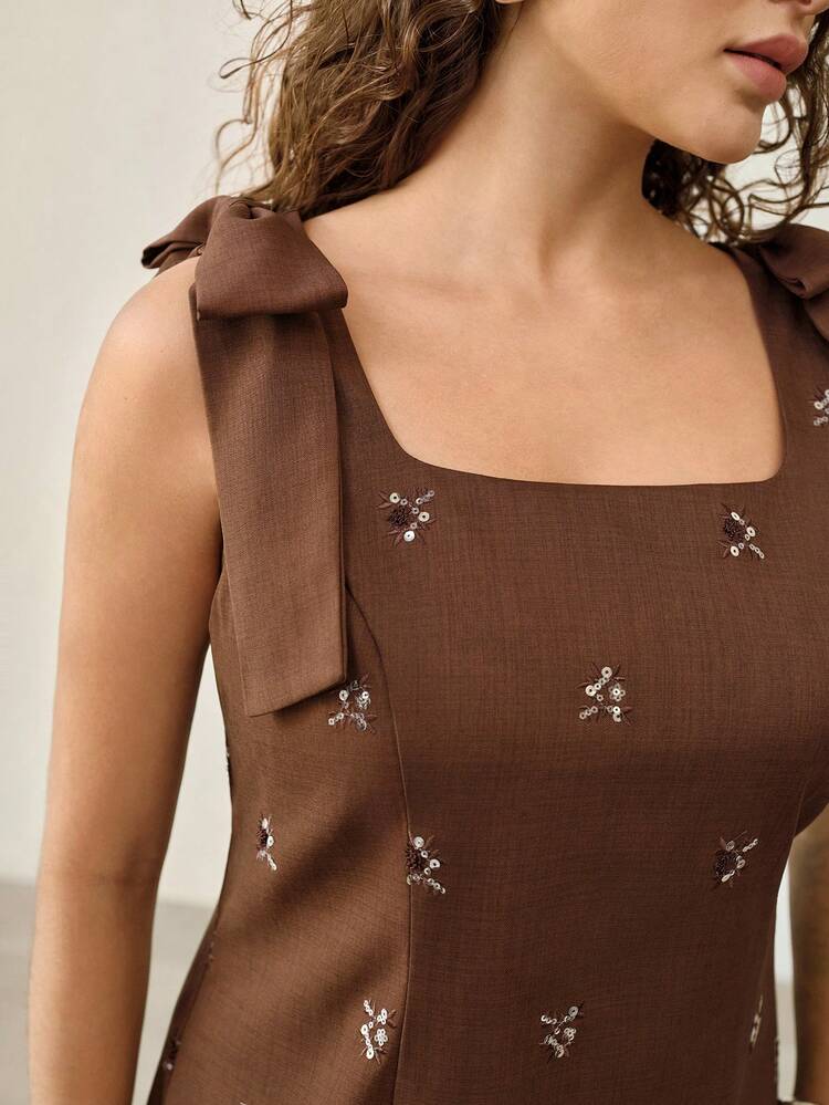 플러스 사이즈 플로럴 자수 스퀘어 넥 타이 숄더 드레스