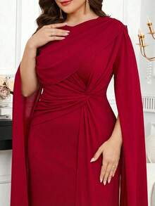 Reflora Einfarbiges Kleid mit Flügelärmel und Twist-Taille in Große Größen, geeignet für Party und Bankett - Rot - Übersicht 9