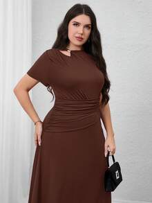 Modelyn Plus Size Women's Solid Color Cutout Shoulder Ruched Short Sleeve Casual Dress - Coffee Brown - View 3