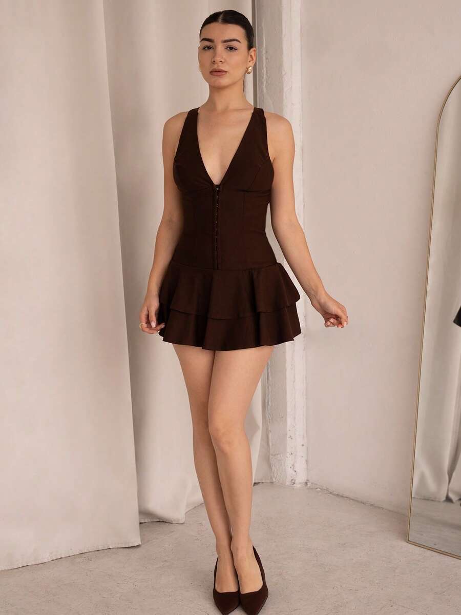 Andrea Bello 女式纯色深V领荷叶边下摆无袖性感迷你连衣裙 - 咖啡棕 - 查看 1