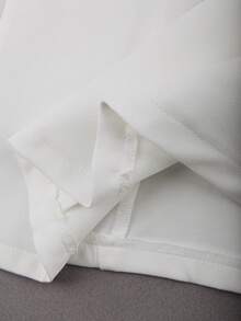 Franclia 大码女式V领无袖衬衫，金属纽扣闭合，A字收腰廓形，优雅法式浪漫复古风格，适合办公室、休闲、海滩、派对、春夏等场合。 - 白色 - 查看 6